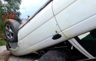 Calimaya: vuelca, llega grupo armado y lo asesina