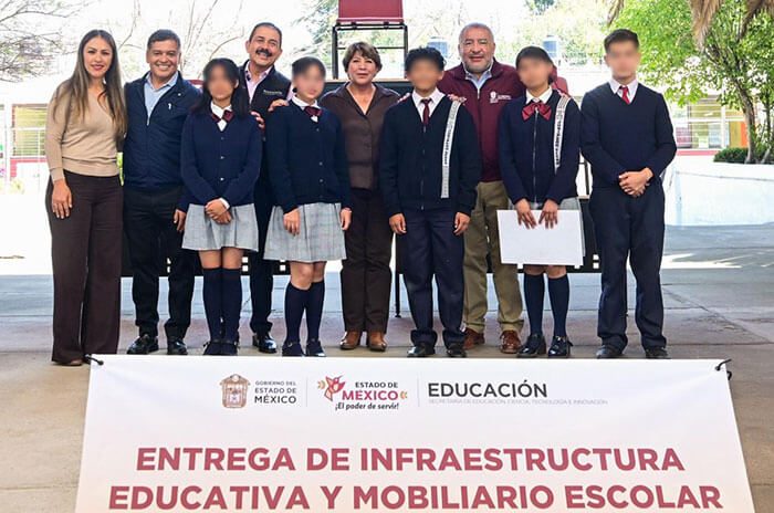 Delfina Gómez Álvarez encabeza la entrega de obras y mobiliario en la secundaria “Junípero Serra”, en Coacalco.