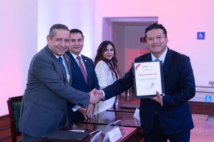 Héctor Macedo García, Presidente del Tribunal Superior de Justicia del Estado de México, encabezó la ceremonia de graduación de egresados de la Escuela Judicial.