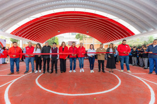 David Sánchez Isidoro, presidente municipal de Coacalco, inauguró el arcotecho de la Secundaria Técnica No. 100 “Felipe Berriozábal”.