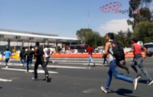 Nuevamente a vandalizar: atacan normalistas casetas del Dorado y la Tenango-Ixtapan