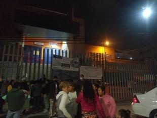 Familiares exigen información en penal de Barrientos