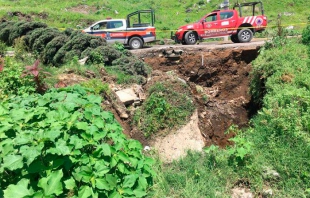 Grietas y socavones mantienen en alerta a unas 8 mil familias de Valle de Chalco