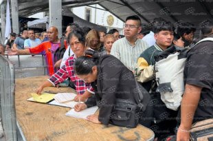 Trabajadores y buscadores de empleo participaron en la jornada laboral realizada en Ecatepec.