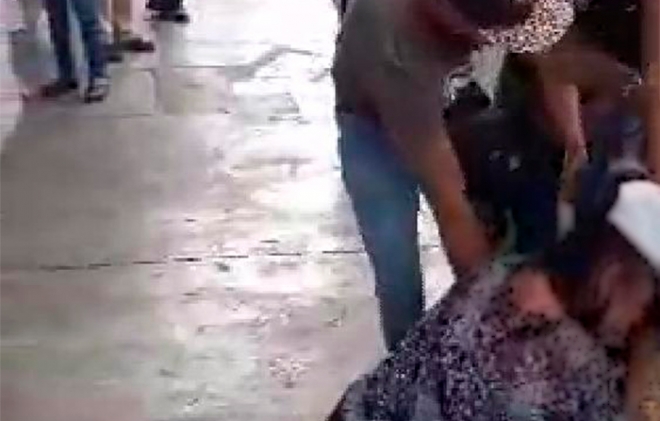 #Video: "¡No me lo quiten por favor!", suplica mujer a inspectores en #Toluca