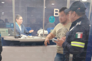 Sucursal bancaria en Plaza San Fermín, Toluca, donde un cliente fue asaltado y despojado de 300 mil pesos por un sujeto armado que logró escapar en motocicleta.