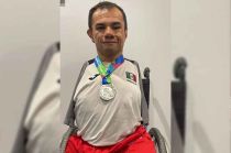 Christopher Gregorio Tronco Sánchez se adjudicó la plata con un registro de 1:12.48 en el Centro Acuático de Mánchester.