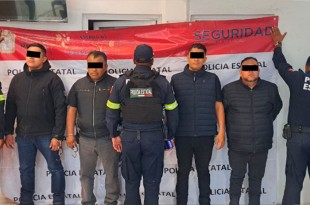 Al finalizar la inspección, localizaron un rifle calibre 22 milímetros, dos armas calibre 9 milímetros y un par más de réplicas de pistolas
