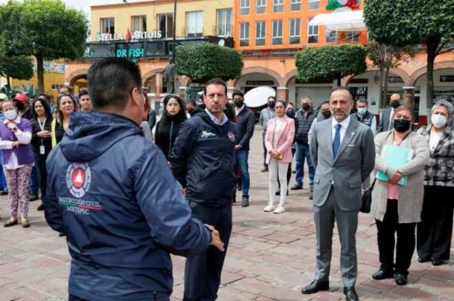 Protección Civil, por instrucción del alcalde Fernando Flores, realiza una inspección en el inmueble escolar.