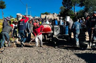 Colocan primera piedra de Kinder en Lerma