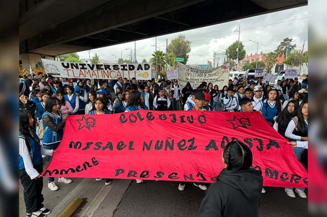 Manifestación de docentes en vía Morelos en Ecatepec.