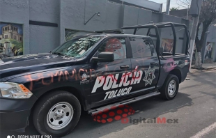 #Toluca: Universitarios pintan patrulla durante marcha