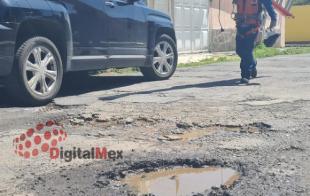 Laura González señaló que el deterioro de las vialidades es un peligro para los automovilistas