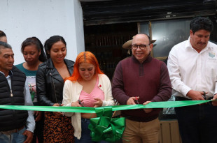 El presidente municipal de Zinacantepec, Manuel Vilchis Viveros, acompañado por miembros del cabildo y del Jefe de Almacén Rural de Villa Victoria Eliseo Suárez Pascoe, encabezó la inauguración de tres nuevas “Tiendas del Bienestar”.