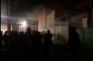 #Video: Desalojan a feministas y se desatan enfrentamientos con la Policía en #Edomex
