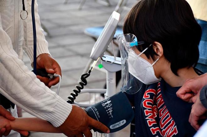 La Secretaría de Salud del Estado de México informó que la vacunación se lleva con apoyo de Técnicos de Atención Primaria a la Salud (TAPS)