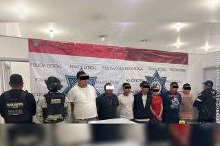 Daniel “N”, Jorge “N”, Alexis Arturo “N”, José de Jesús “N”, Carlos “N”, Jonathan “N” y Wendy Grisel “N”, fueron presentados ante el Ministerio Público, que determinará su situación legal.