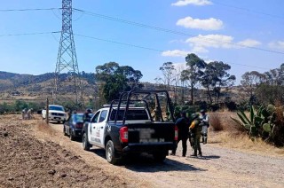Personal de PEMEX acudió al lugar para realizar las labores de contención correspondientes