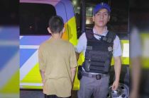 El niño ingresaba a las tiendas Oxxo y amenazaba con un cuchillo a los empleados.