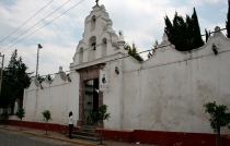 Rechazan tienda de conveniencia en Centro Histórico de Tepetlaoxtoc