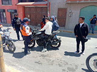 Durante la jornada, elementos de las distintas corporaciones instalaron filtros de revisión en puntos estratégicos para asegurar que los conductores portaran licencia, tarjeta de circulación y placas vigentes.