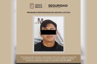 Los oficiales observaron a un individuo actuando de forma sospechosa, se acercaron al hombre y realizaron una inspección.