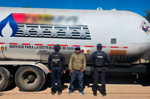 Elementos de seguridad aseguraron una pipa con más del 80 % de su capacidad cargada y sin acreditar procedencia legal del combustible.