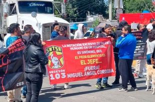 Los manifestantes están exigiendo mejores condiciones laborales y la destitución de su directora.