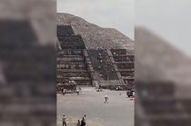 El esquema de vigilancia quedó bajo cuestionamiento luego de que, alrededor de las 11:30 horas, un hombre armado lograra subir a la cima de la Pirámide de la Luna y disparara contra visitantes.