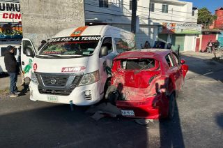 Testigos relataron que el vehículo color rojo circulaba a exceso de velocidad.