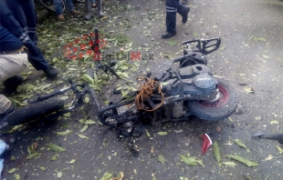 Villa Guerrero: Vuela moto que transportaba pirotecnia; operador con graves quemaduras