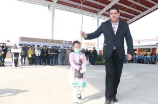 El objetivo del programa es que cada estudiante de primer año de preescolar y primaria plante un árbol y lo cuide.