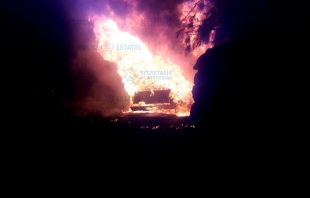 Toma clandestina de huachicol provoca incendio en Atlacomulco