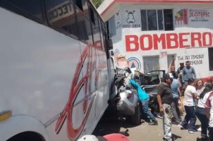 Los heridos fueron trasladados a un hospital de la región y las unidades involucradas remolcadas en grúa ante autoridades.