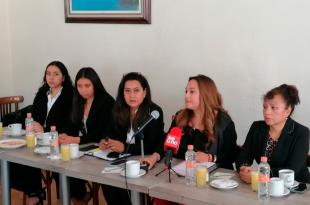 Su representante jurídica explicó en conferencia de prensa que esta mujer tenía 26 años cuando fue aprehendida.