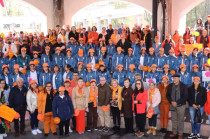 El alcalde Manuel Vilchis Viveros encabeza la Caminata Naranja junto a asistentes y comunidad