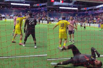 Blanco protagonizó un momento polémico al golpear al portero de Chivas durante el partido de leyendas en Texas.