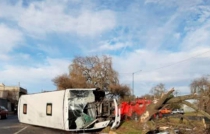 #Toluca: vuelca camión de transporte público en Calzada al Pacífico
