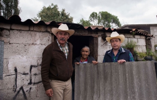 Otorga Miguel Sámano apoyos a familias afectadas por lluvias en Polotitlán