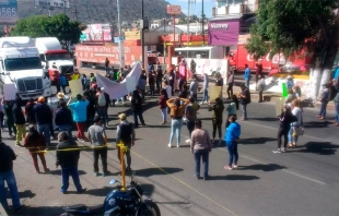 Protesta de comerciantes genera caos en #LosReyesLaPaz