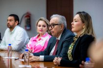 Rubén Rocha Moya retomó sus funciones como gobernador de Sinaloa tras 112 días de licencia, mientras la Segob aclaró que las investigaciones relacionadas con los señalamientos en su contra continúan abiertas.