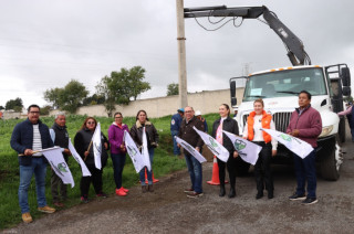 Manuel Vilchis supervisa obra de ampliación eléctrica