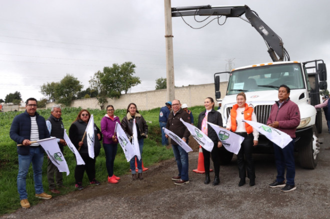 Manuel Vilchis supervisa obra de ampliación eléctrica
