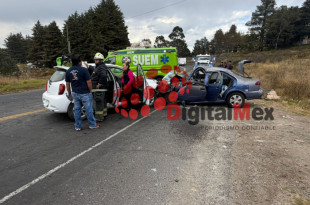 Rescatistas atienden el choque frontal que dejó cuatro lesionados en la Toluca–Zitácuaro