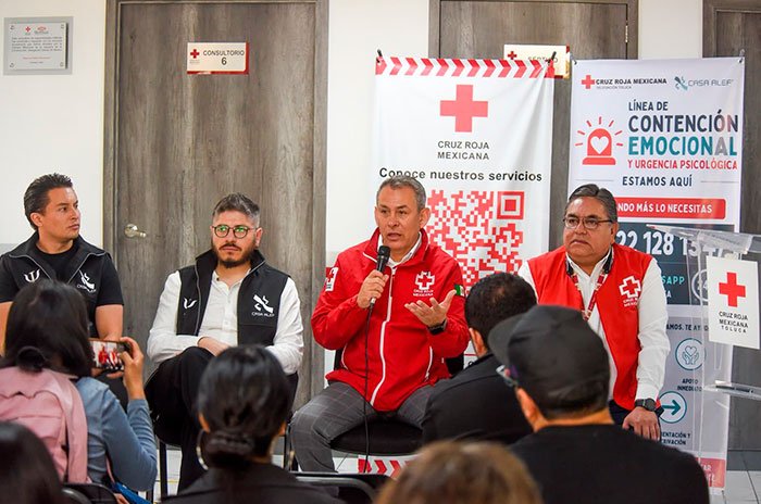 Mario Vázquez de la Torre, presidente del Consejo Local de Cruz Roja Mexicana en Toluca, destacó la importancia de brindar atención psicológica y contención emocional a pacientes y familiares durante situaciones de emergencia.