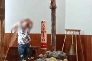 Elementos de seguridad intervinieron en una iglesia de San Matías Transfiguración, en Zinacantepec, tras el reporte de un hombre presuntamente armado que habría lanzado amenazas.