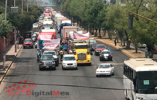 Inicia caos por protesta en la México-Toluca