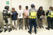 Los detenidos, tres hombres y una mujer, fueron trasladados a la Agencia del Ministerio Público