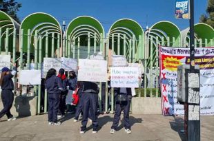 Ayer fueron tomadas las instalaciones de la Escuela Normal Número 1 de Toluca por estudiantes.