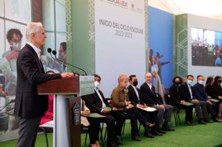 Tras inaugurar el Edificio “B” de la Escuela de Artes Escénicas, Del Mazo reconoció el trabajo del rector Carlos Eduardo Barrera Díaz y de los integrantes de la UAEMéx.